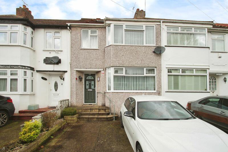 4 bedroom terraced house for sale in Carr Road, Northolt, UB5