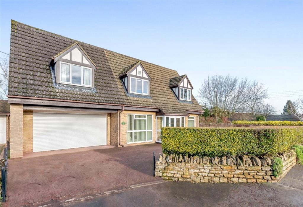 5 bedroom detached house for sale in Sywell Road, Overstone