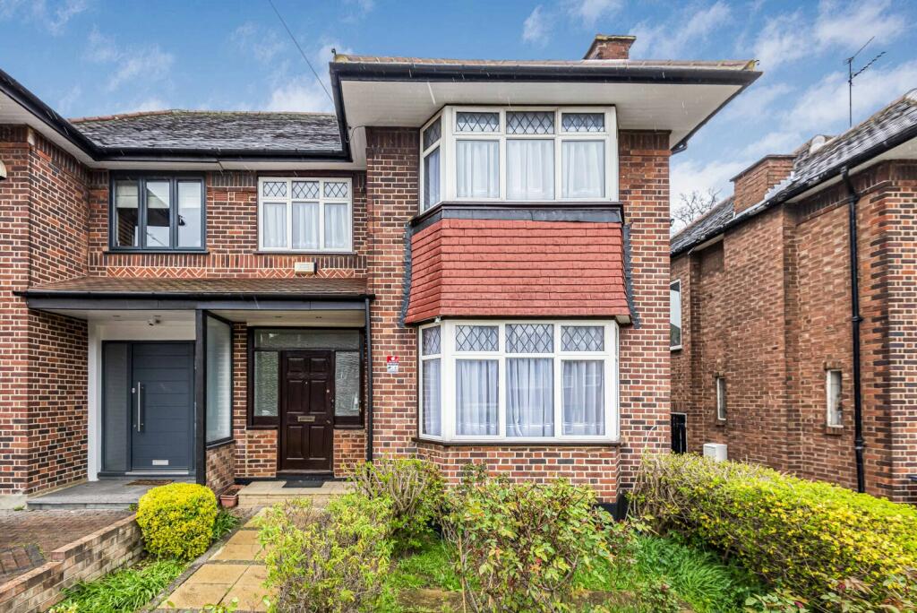 3 bedroom semi-detached house for rent in Thornfield Avenue, Mill Hill, London, NW7