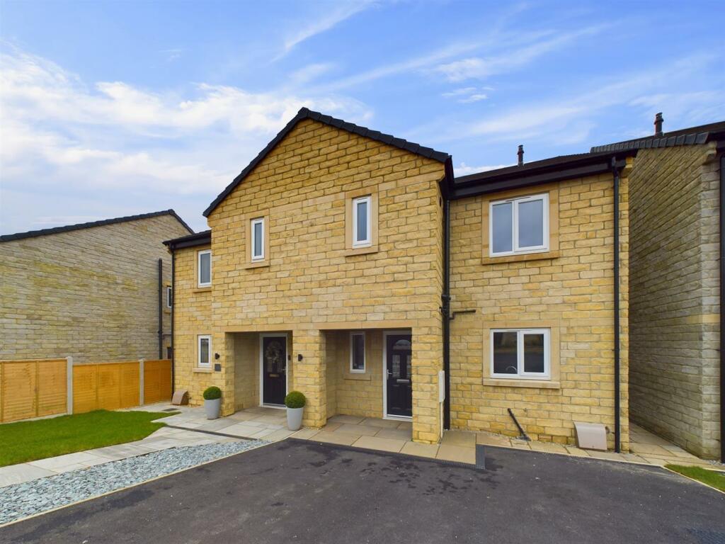 3 bedroom semidetached house for sale in The Meadows, Dove Holes, SK17