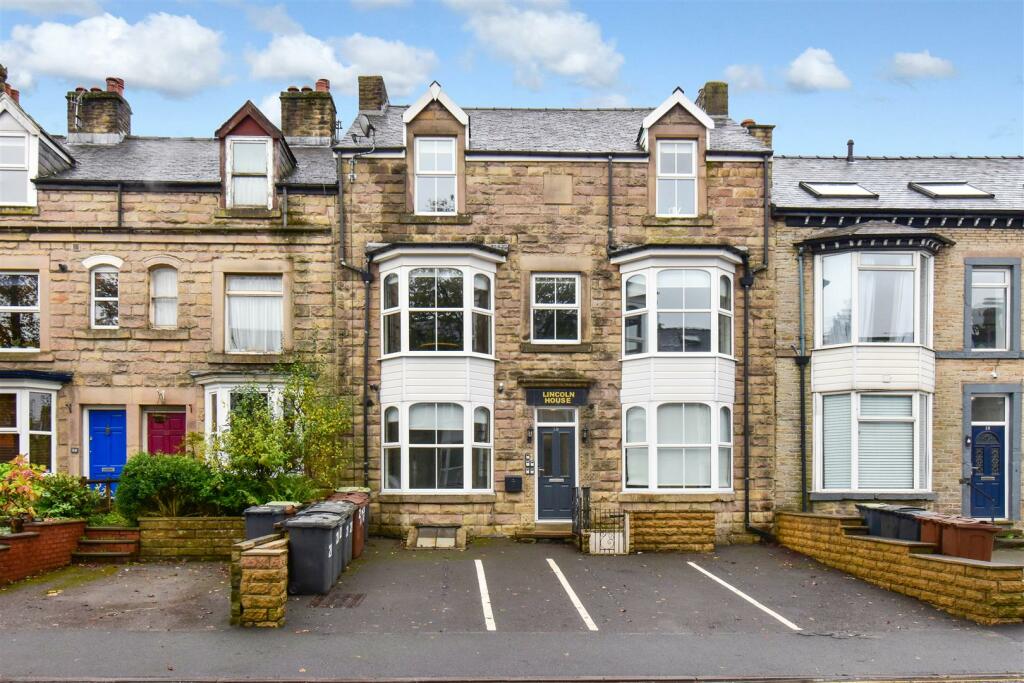 2 bedroom apartment for sale in London Road, Buxton, SK17