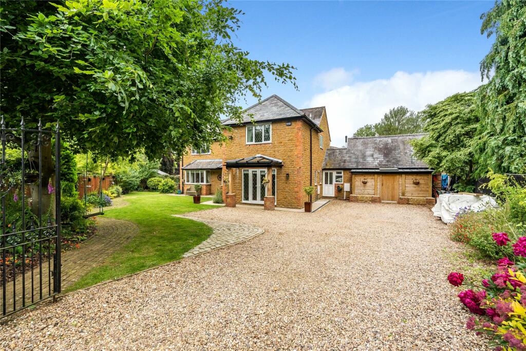 3 bedroom detached house for sale in Broughton Road, Old, Northampton