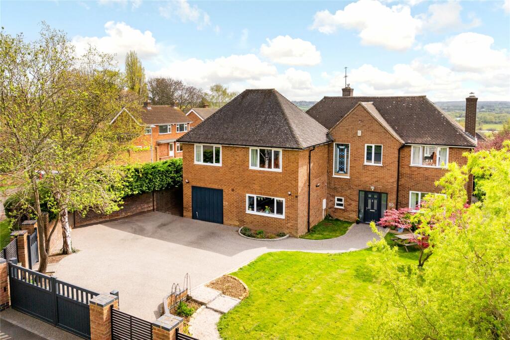 5 bedroom detached house for sale in Earls Barton Road, Great