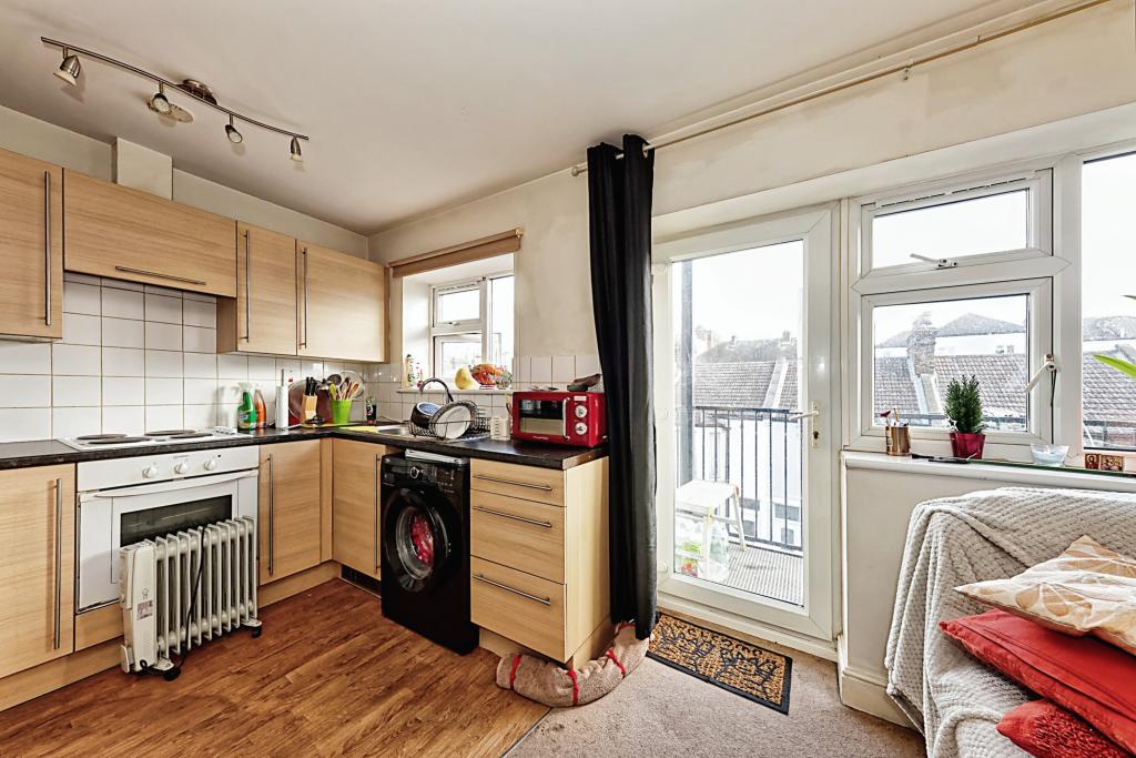 1 bedroom flat for sale in Eaton Road, Margate, Kent, CT9