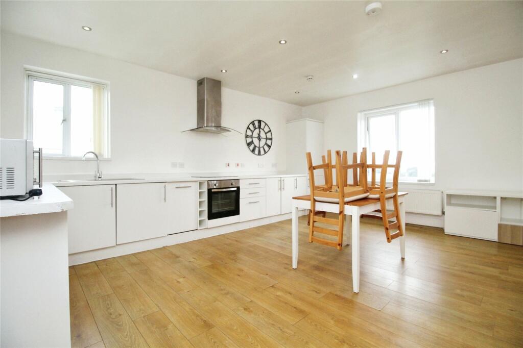 2 bedroom penthouse for rent in Clarence Parade, Southsea, Hampshire, PO5