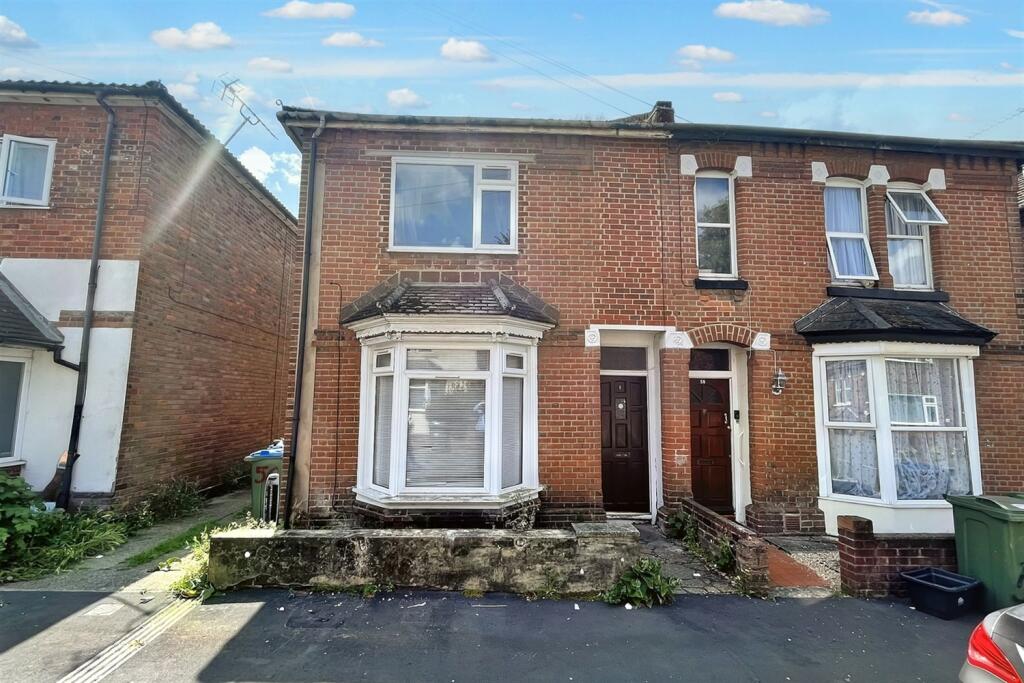 4 bedroom semi-detached house for sale in Southampton, SO15