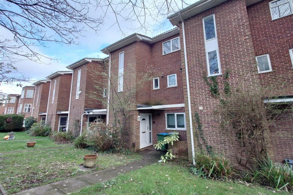 3 bedroom terraced house for sale in Highfield, SO17
