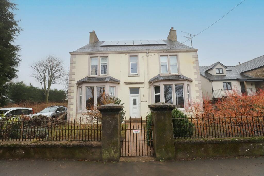 5 bedroom detached house