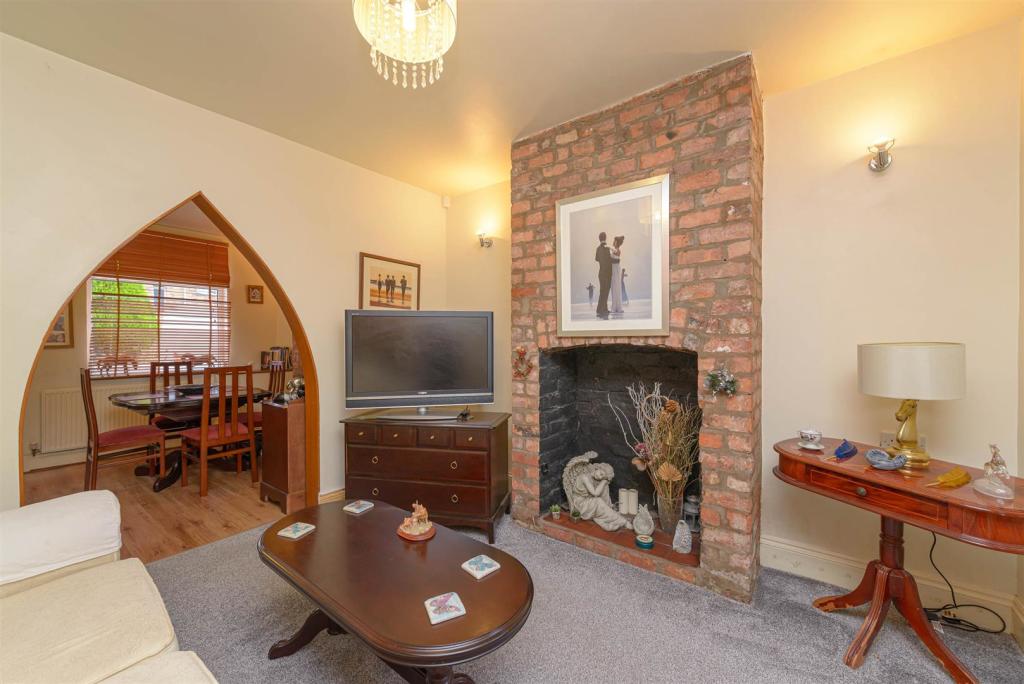 2 bedroom terraced house for sale in Station View, Nantwich, CW5