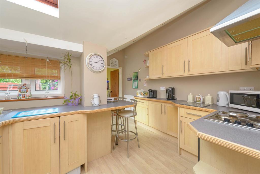 2 bedroom terraced house for sale in Station View, Nantwich, CW5