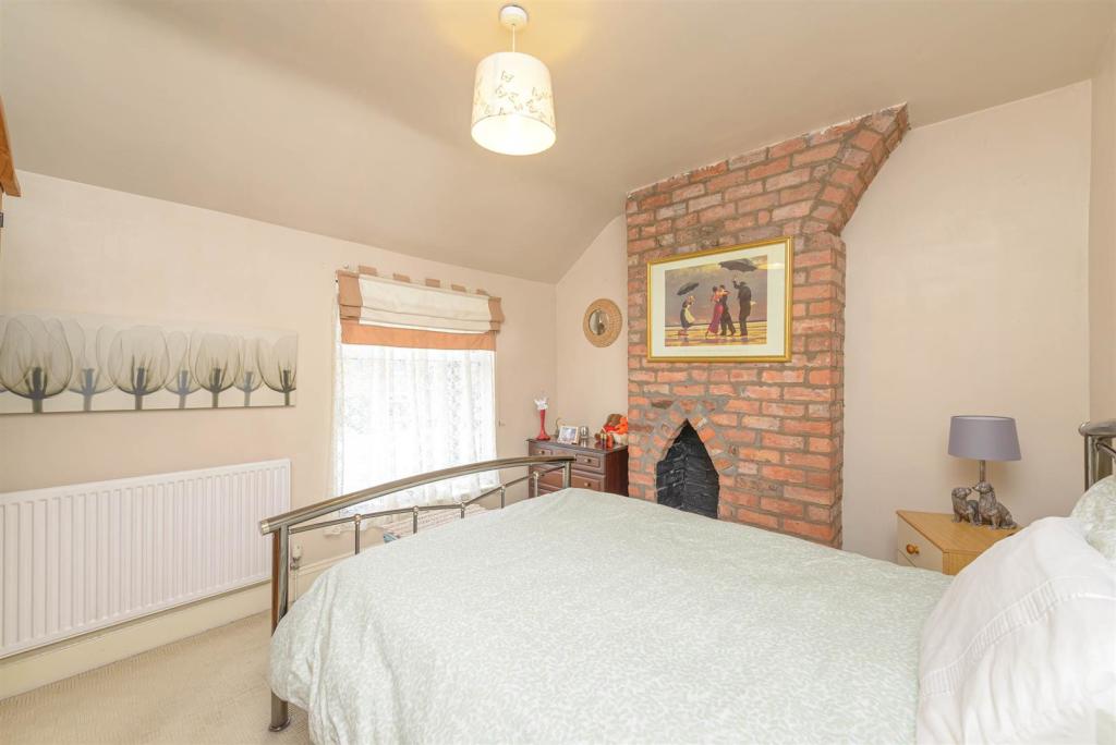 2 bedroom terraced house for sale in Station View, Nantwich, CW5