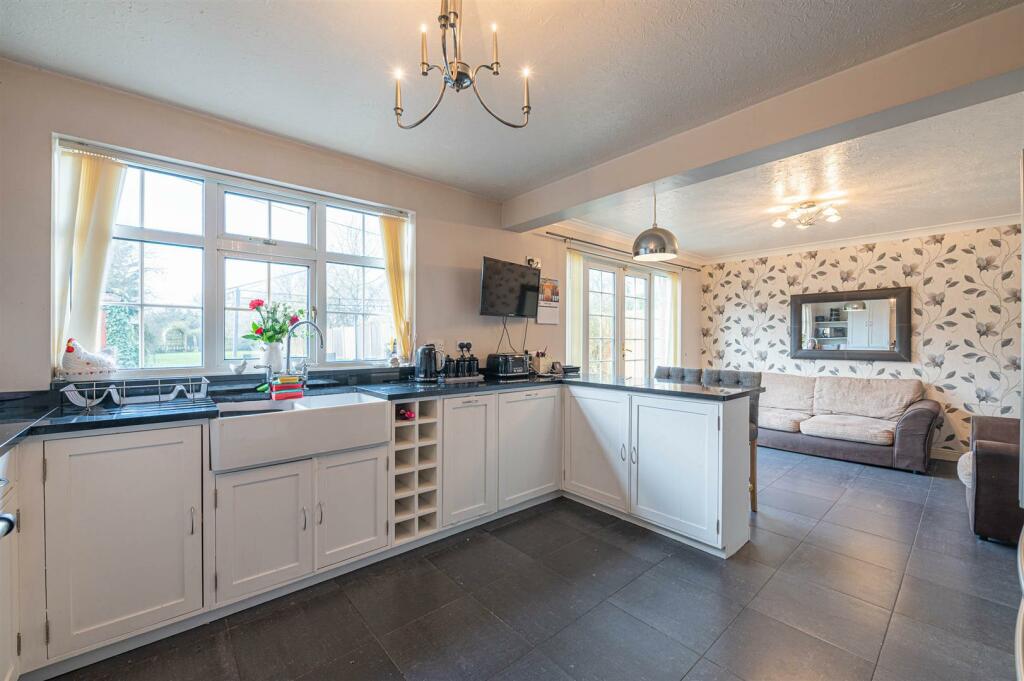 4 bedroom detached house for sale in Main Road, Worleston, Nantwich, CW5
