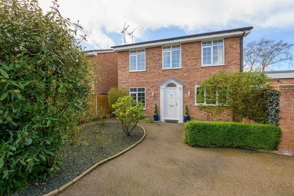 4 bedroom detached house for sale in Harvey Avenue, Nantwich, CW5
