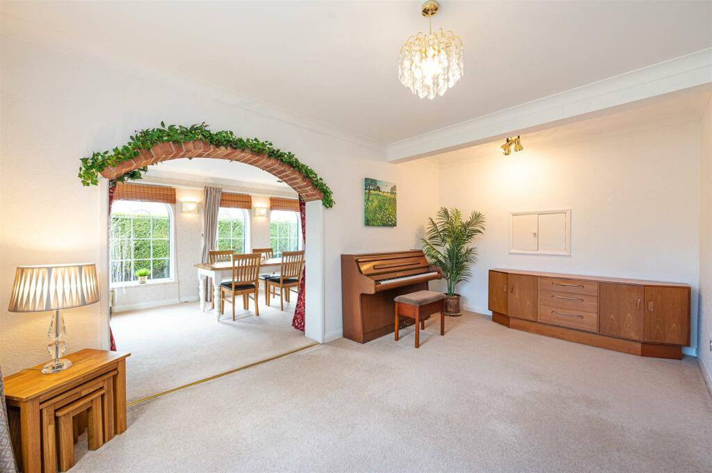 4 bedroom detached house for sale in Harvey Avenue, Nantwich, CW5