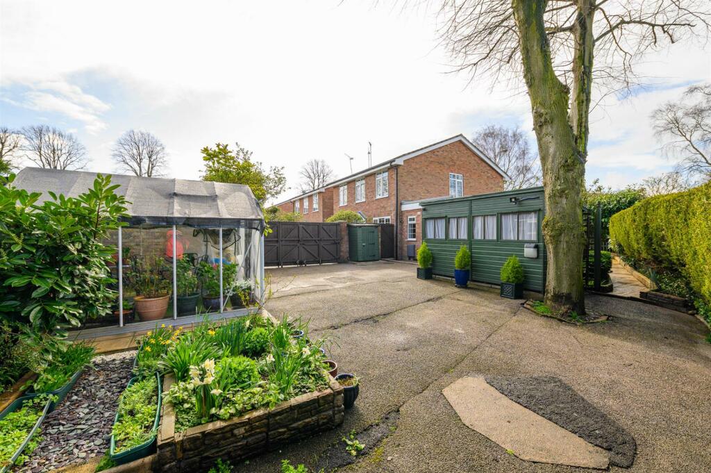 4 bedroom detached house for sale in Harvey Avenue, Nantwich, CW5