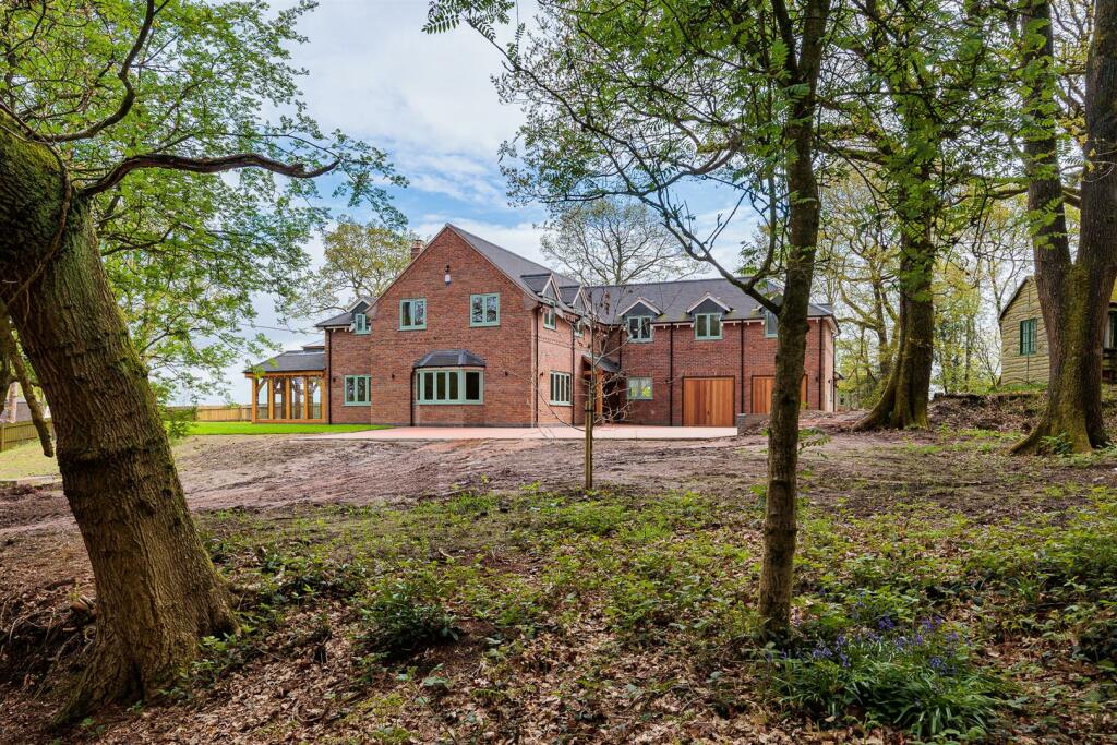 5 bedroom detached house for sale in Newcastle Road, Loggerheads