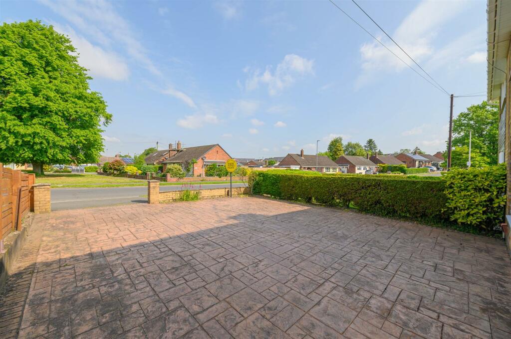 3 bedroom semidetached house for sale in Vine Tree Avenue, Shavington