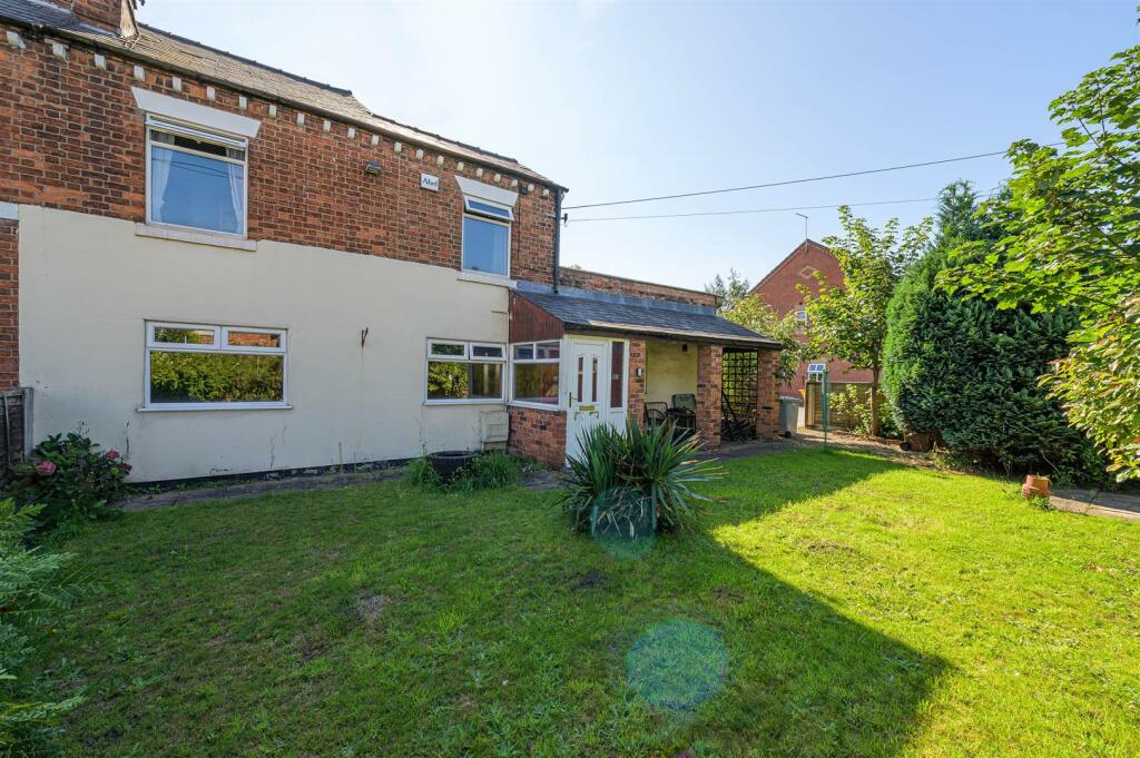 3 bedroom end of terrace house for sale in Wistaston Road, Willaston