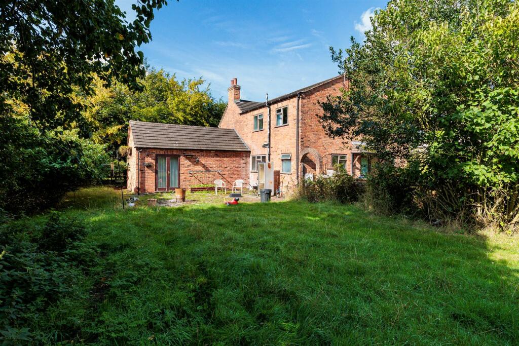 4 bedroom detached house for sale in The Hollies, Swanley Lane