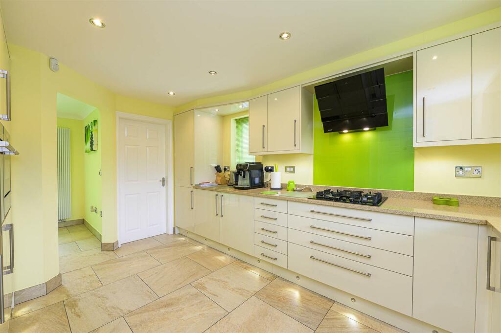 5 bedroom detached house for sale in Talbot Way, Stapeley, Nantwich, CW5