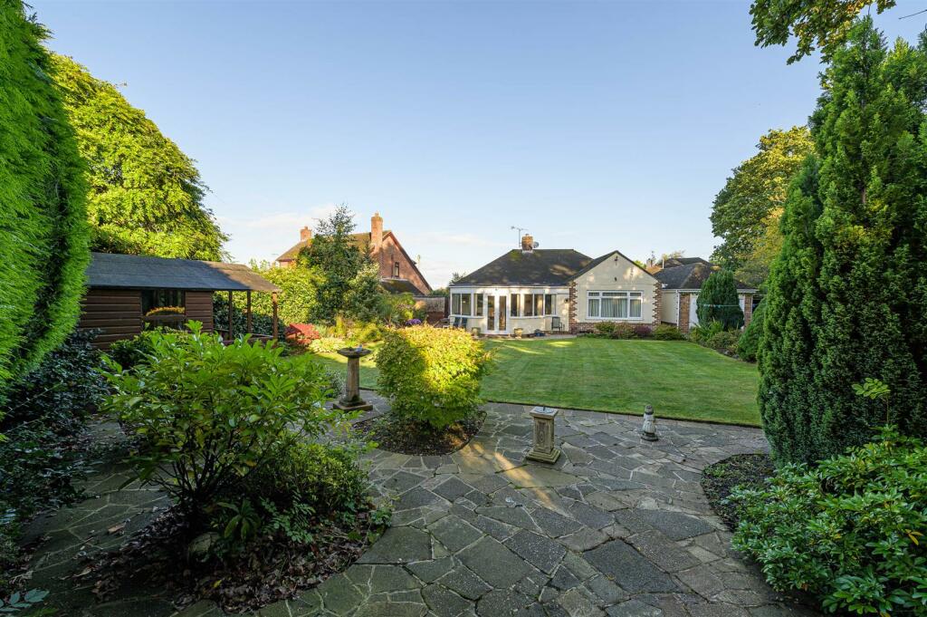 2 bedroom detached bungalow for sale in Towers Close, Wistaston, Crewe, CW2