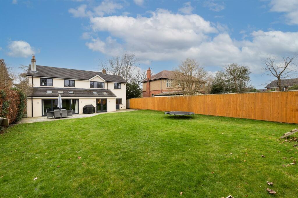 4 bedroom detached house for sale in Manor Avenue, Wistaston, Crewe, CW2