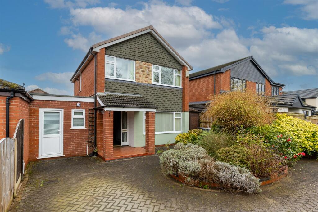 3 bedroom detached house for sale in Murrayfield Drive, Willaston