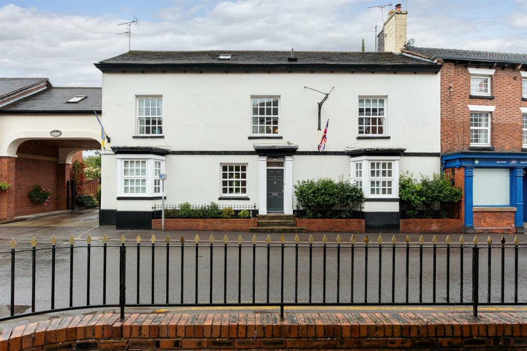 3 bedroom detached house for sale in Cheshire Street, Audlem, CW3