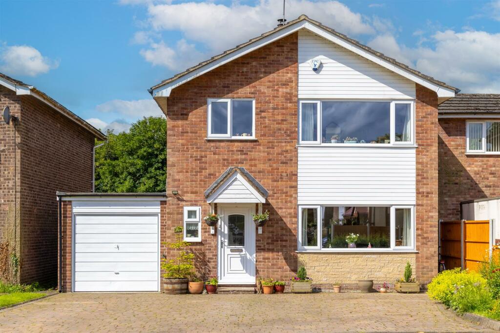 3 bedroom detached house for sale in Baddiley Close, Ravensmoor