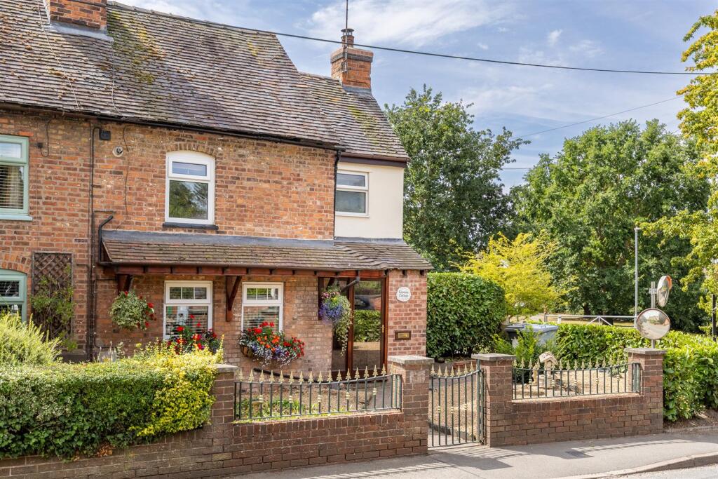 Main image of property: Grannies Cottage, 61 Main Road, Wybunbury, Nantwich