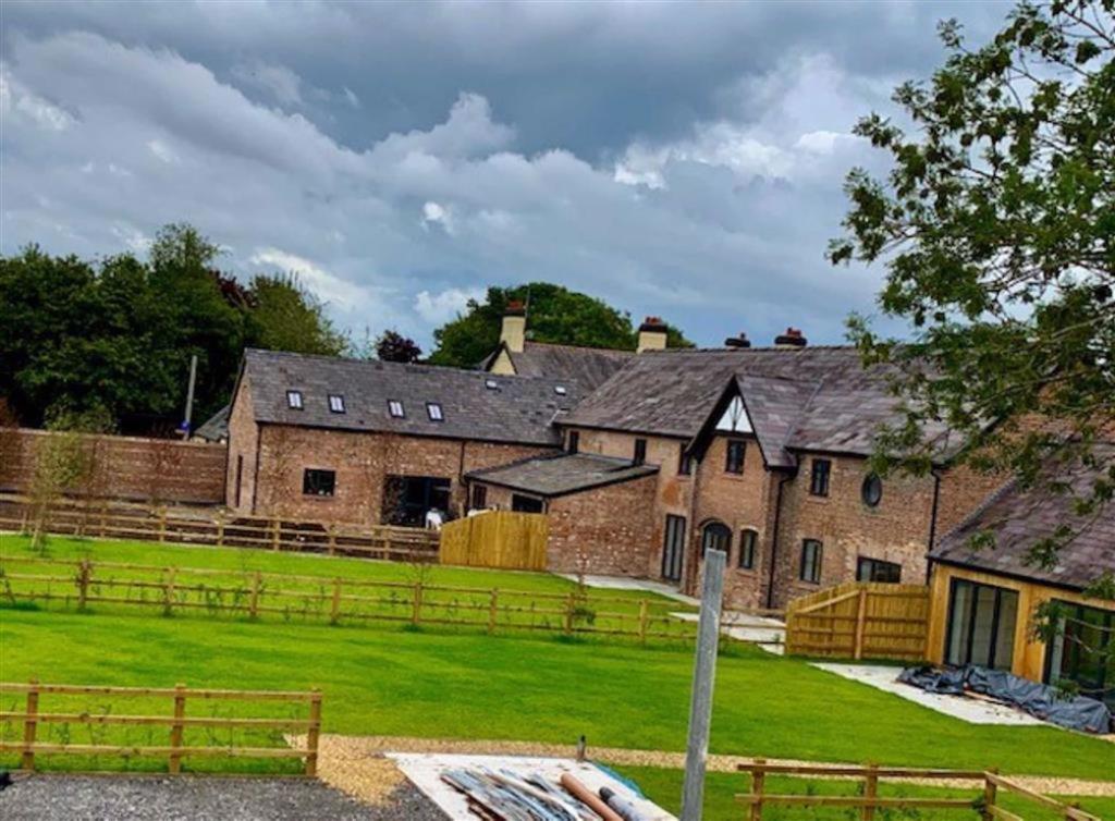 4 bedroom barn conversion for sale in Moss Farm Barns, Tarporley