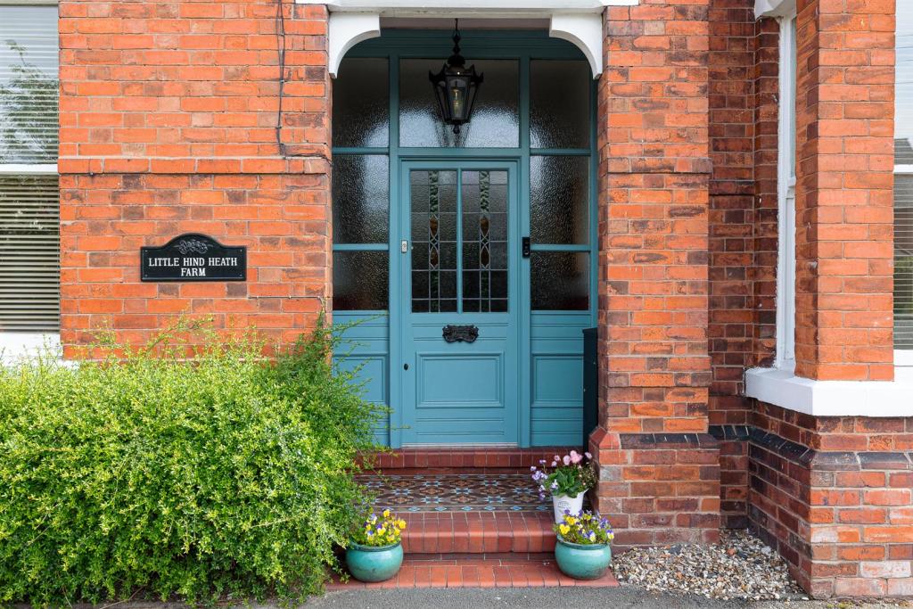 6 bedroom detached house for sale in Hind Heath Road, Sandbach, CW11