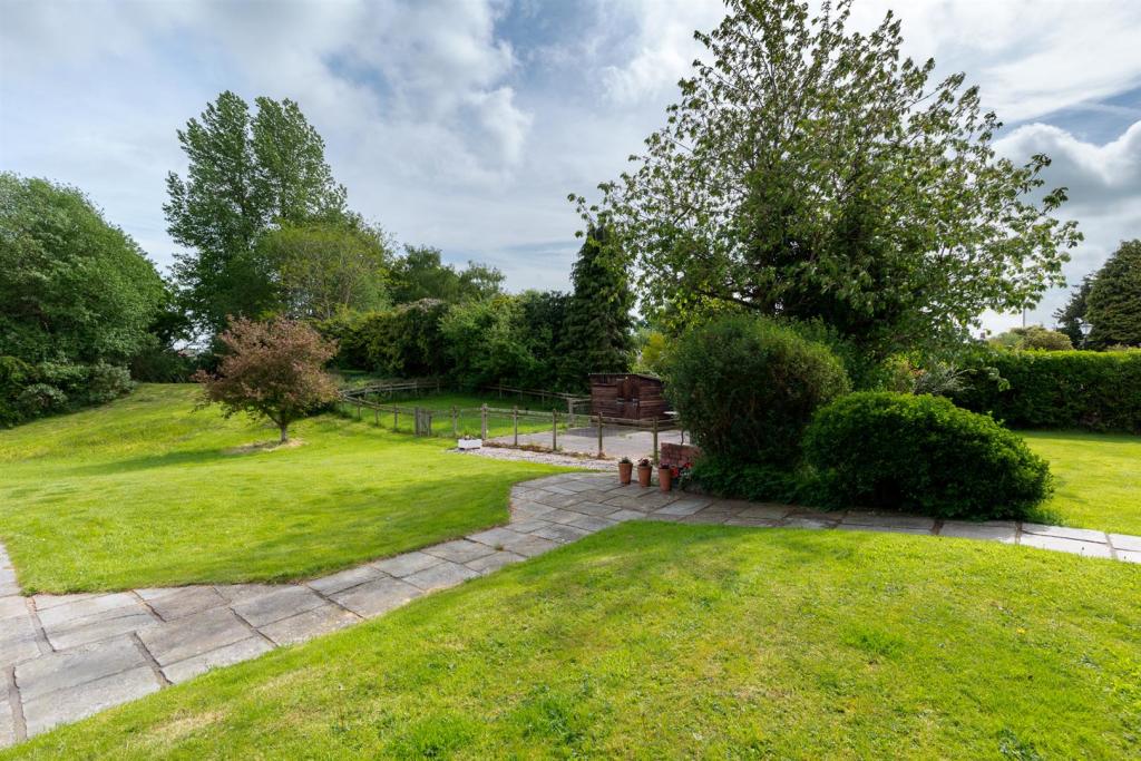 6 bedroom detached house for sale in Hind Heath Road, Sandbach, CW11