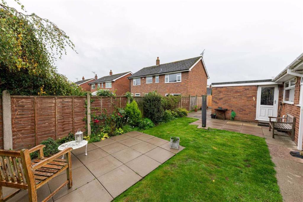 2 bedroom detached bungalow for sale in Valebrook Drive, Nantwich ...