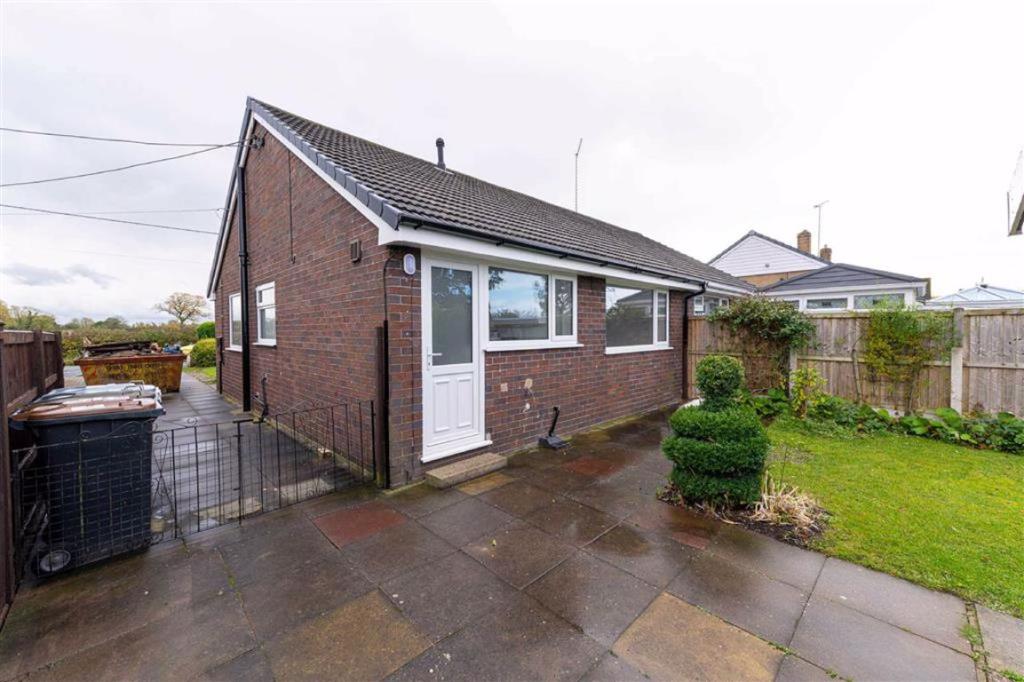 2 bedroom semidetached bungalow for sale in Stock Lane, Nantwich