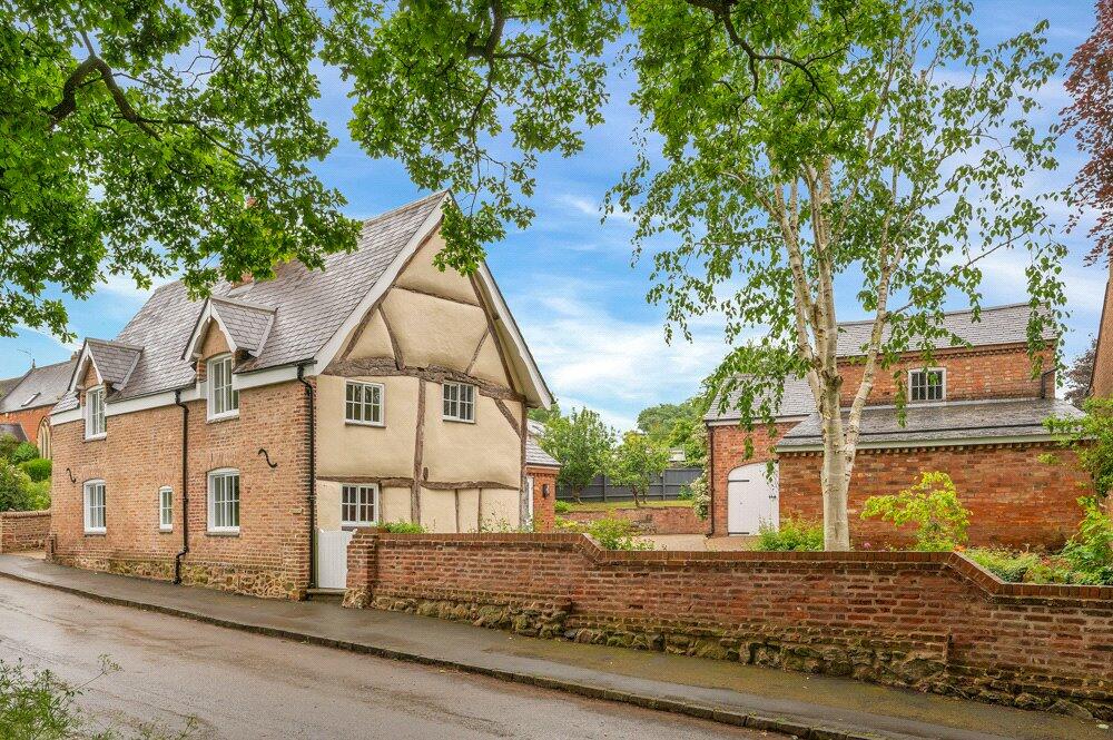 3 bedroom detached house for sale in Overton Cottage, Burton Overy, LE8