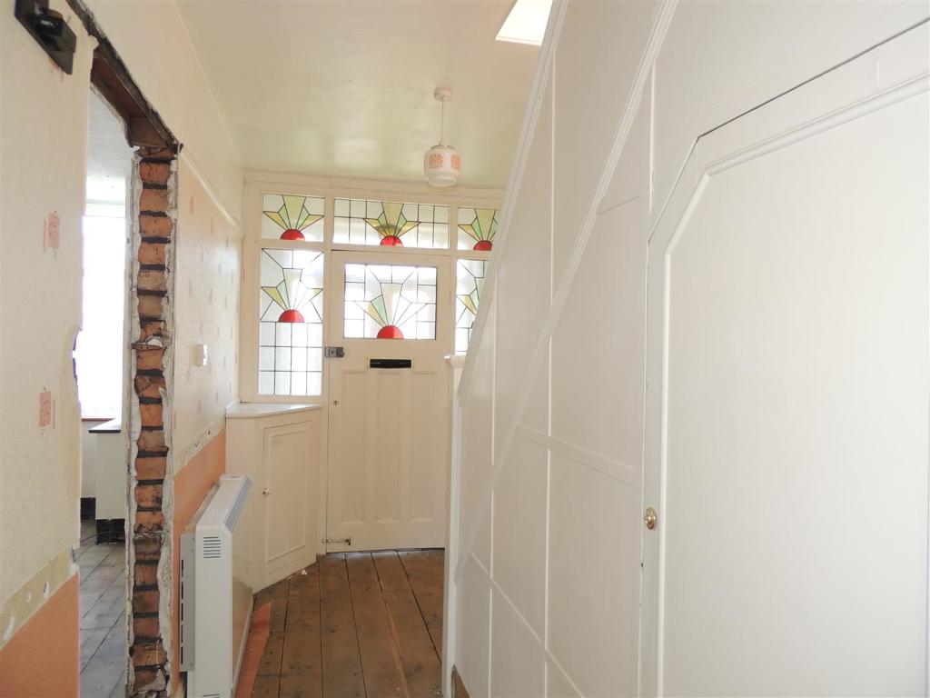 3 bedroom semi-detached house for sale in Abbots Avenue, Hanham