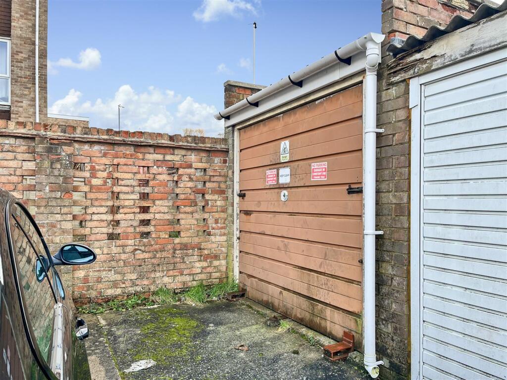 Additional property image - Malvern Drive, Warmley, Bristol