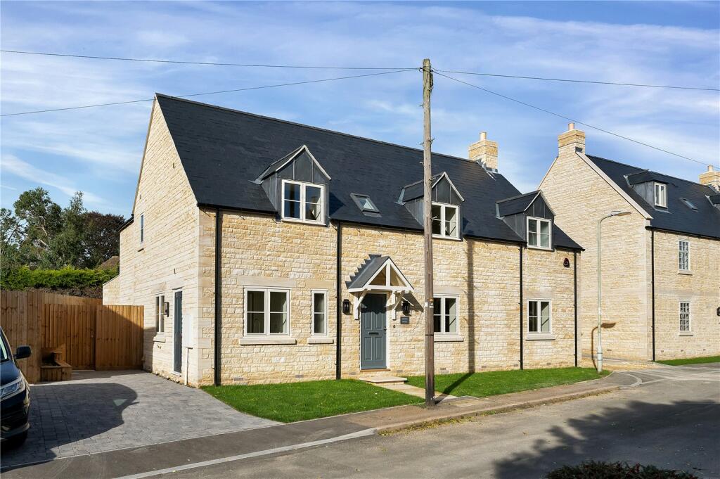 4 bedroom detached house for sale in Liveden House, Crown Lane, Tinwell