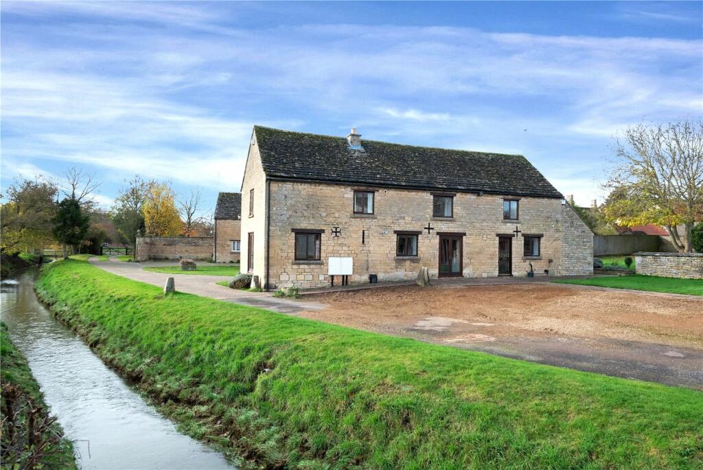 3 bedroom detached house for sale in The Barn, Glen Road, Castle Farm