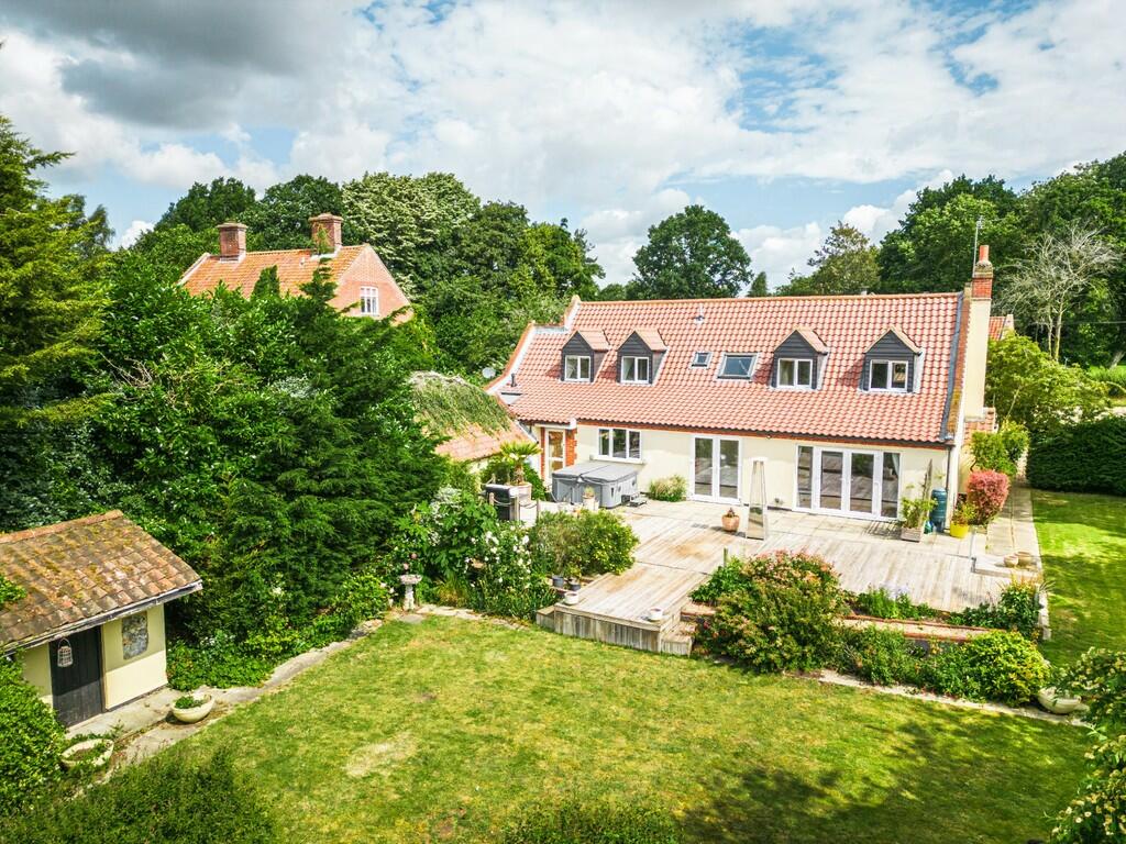 4 bedroom detached house for sale in North Tuddenham , NR20