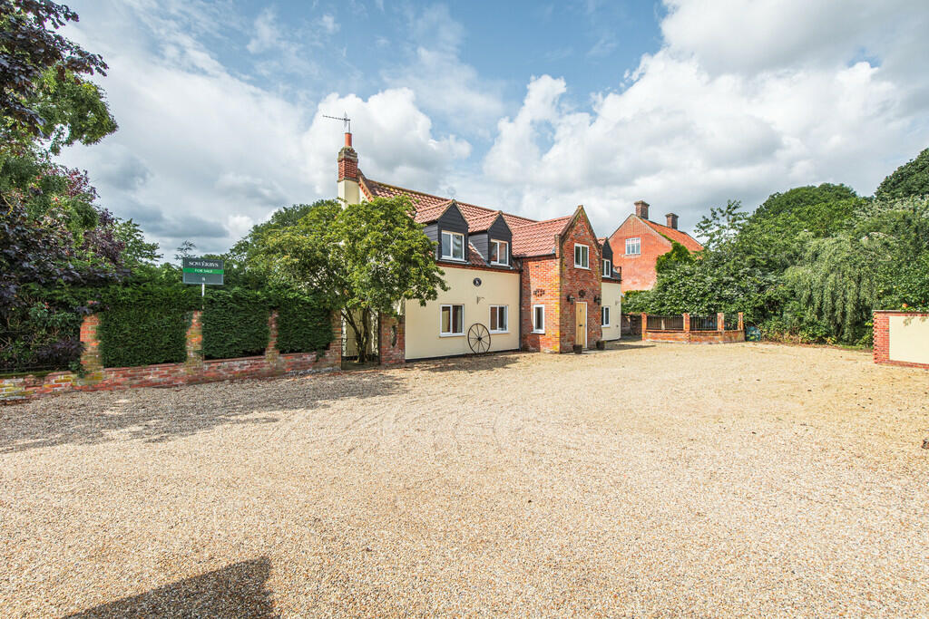 4 bedroom detached house for sale in North Tuddenham , NR20