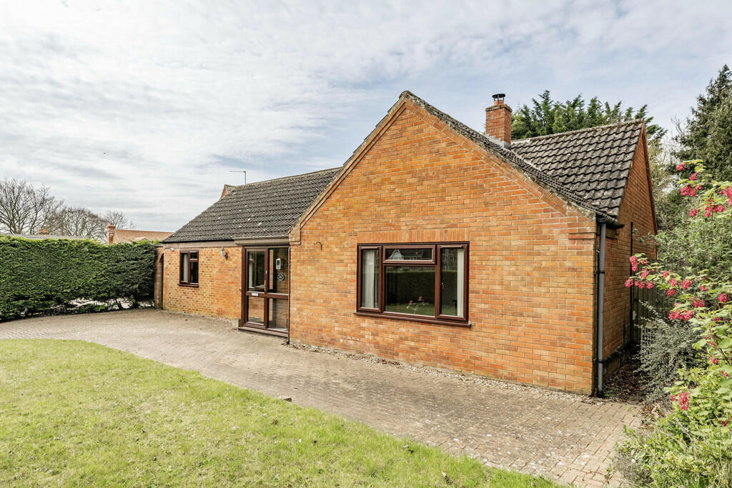 4 bedroom detached bungalow for sale in Swaffham, PE37