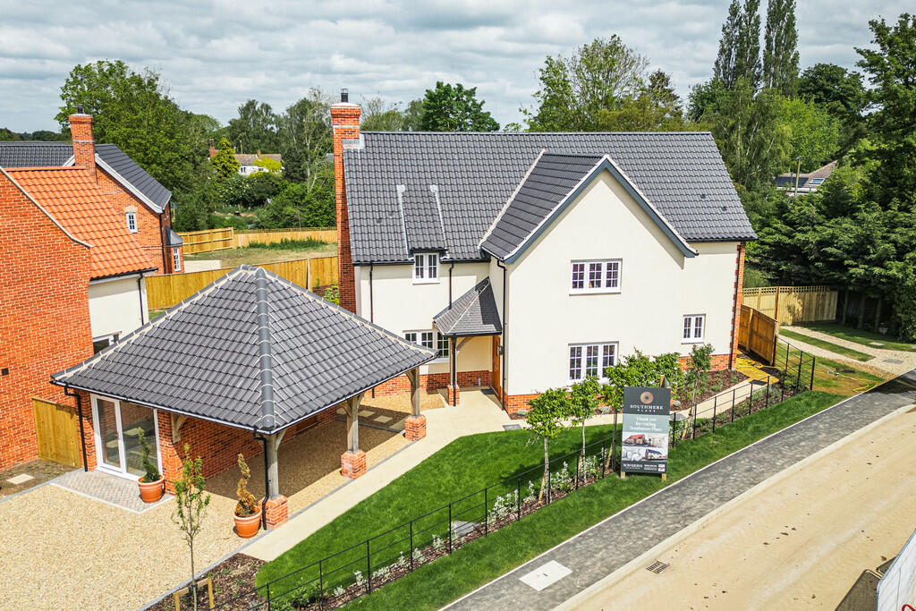 4 bedroom detached house for sale in Attractive New Home in Mattishall