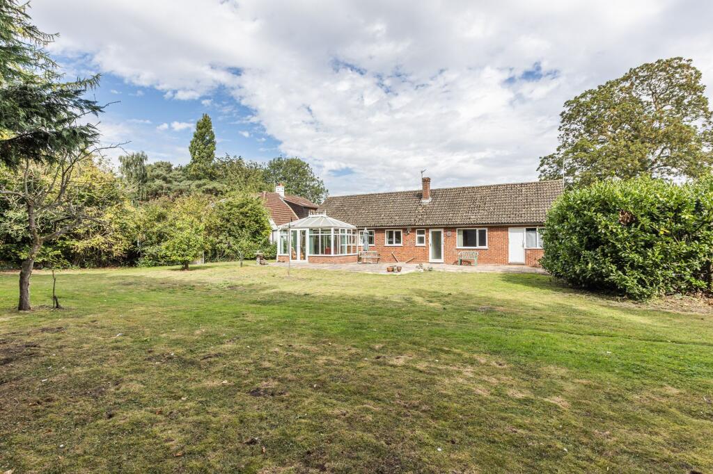 Main image of property: Chain Free in Etling Green