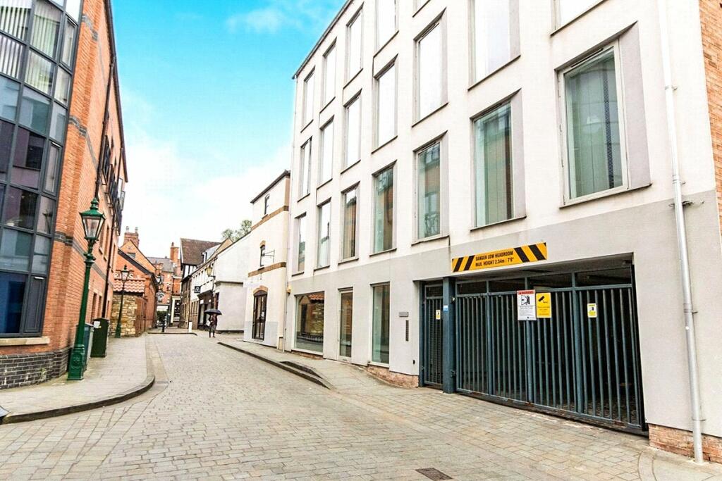 2 bedroom penthouse for rent in Museum Court, Lincoln, Lincolnshire, LN2