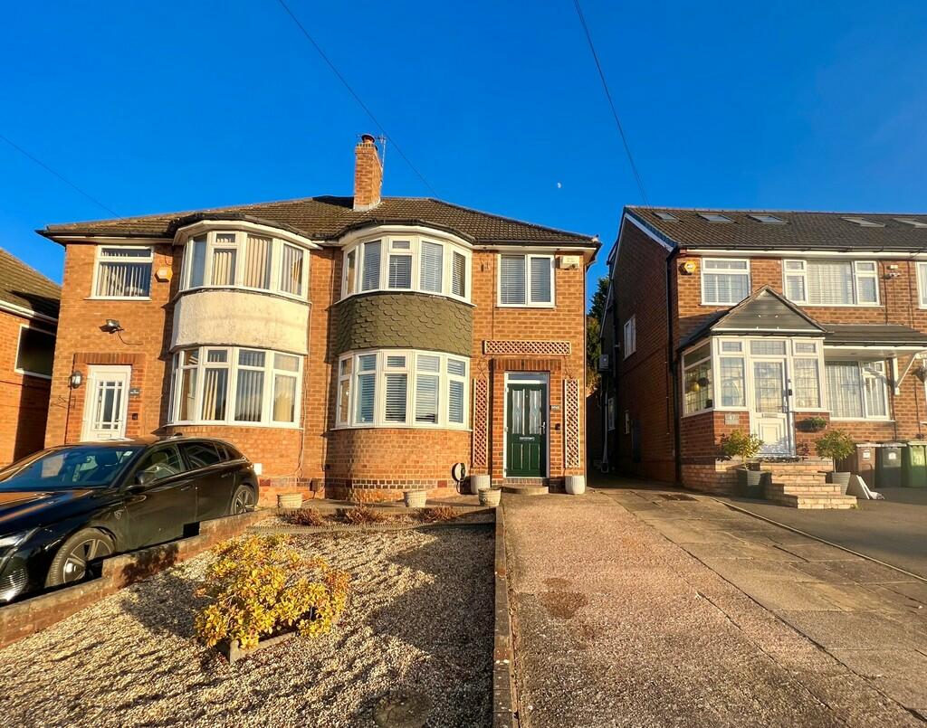3 bedroom semi-detached house for sale in Eden Road, Solihull, B92