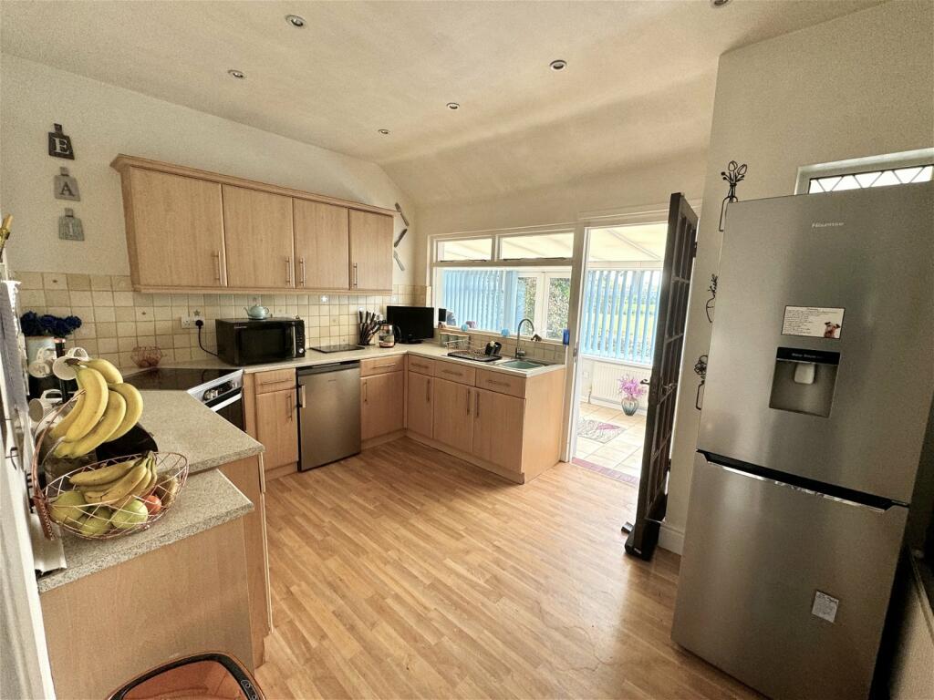 Additional property image - Wood Lane, Earlswood