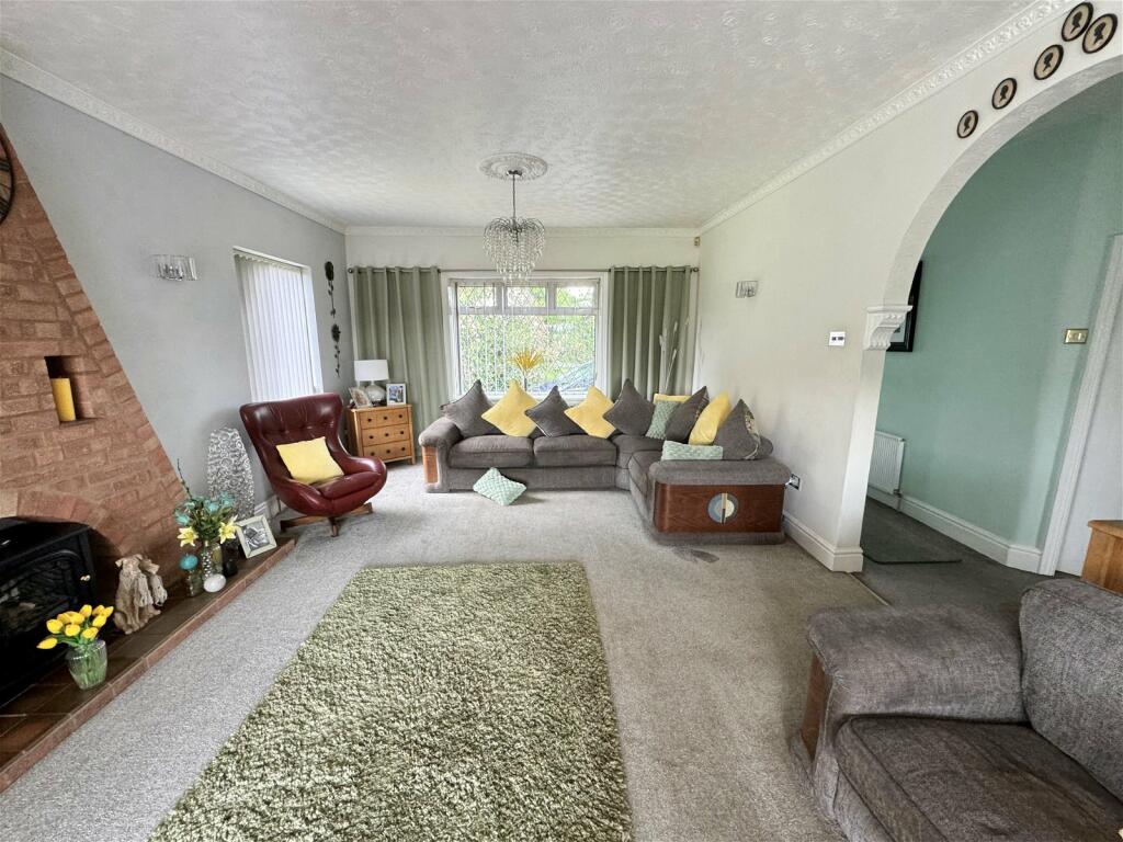 Additional property image - Wood Lane, Earlswood