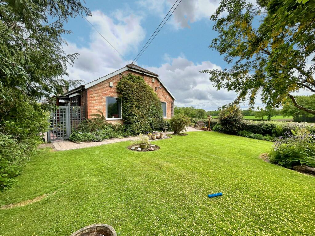 Additional property image - Wood Lane, Earlswood
